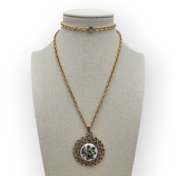 Delft Hand Painted Ceramic Floral Pendant Necklace – European Folk Vintage - Picture 2 of 11